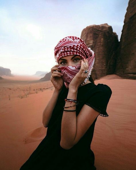 Wadi Rum Outfit, Desert Photoshoot Ideas, Jordan Travel, Wadi Rum, Arab Beauty, Warm Tone, Egypt Travel, Dubai Travel, Dubai Fashion