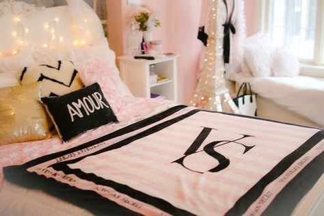 Parisian / Victoria's Secret bedroom decor Victoria Secret Bedroom, Girly Bedding, Girls Dream Bedroom, Secret Bedroom, Girly Room Decor, Girly Room, Room Goals, Pretty Room