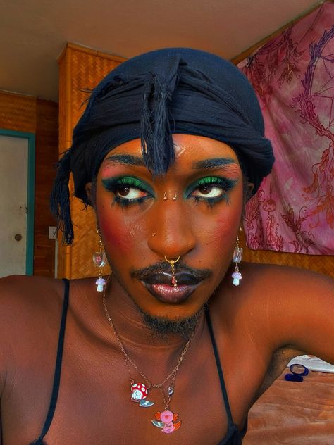 Black Ppl Makeup, Cute Makeup For Round Face, Afro Punk Makeup, Gender Neutral Makeup Looks, Female Gaze Makeup, Non Binary Makeup, Hippy Makeup, Afropunk Aesthetic, Artistic Eye Makeup