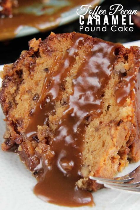 Caramel Pound Cake Recipe, Pecan Pound Cake, Caramel Pound Cake, Brown Sugar Pound Cake, Bolo Fit, Carlsbad Cravings, Creamy Caramel, Pound Cake Recipe, Moist Cake