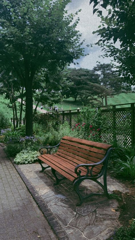 Japanese Park Aesthetic, Bench Aesthetic Park, Bangku Taman Aesthetic, Park Seating Design, Park Bench Aesthetic, Parque Aesthetic, Aesthetic Bench, Bench Aesthetic, Japanese Bench