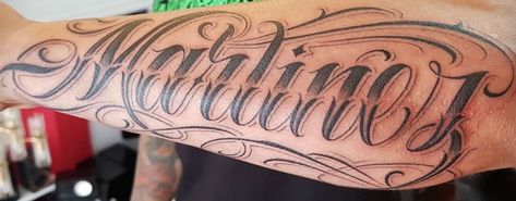 Lettering Malandro, Martinez Tattoo, Last Name Tattoos, Lettering Tattoos, Chicanas Tattoo, Vikings Tattoo, Tattoo Lettering Design, Chicano Tattoo, Airbrush Designs