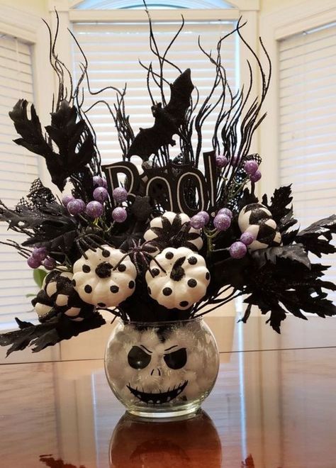 Halloween Centerpieces Diy, Halloween Table Centerpieces, Moldes Halloween, Table Halloween, Nightmare Before Christmas Decorations, Nightmare Before Christmas Halloween, Halloween Centerpiece, Halloween Table Decorations, Adornos Halloween