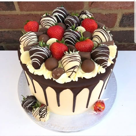 Birthday Cake For Women Fruit, Chocolate Birthday Cake Ideas For Women, Chocolate Covered Strawberry Cake, Fruit Cake Design, Delish Cakes, Chocolate Cake Designs, Chocolate Drip Cake, Funny Birthday Cakes, Birthday Cake Chocolate