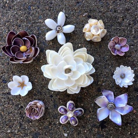 Sea Shells Diy, Diy Fleur, Shells Diy, Seashell Projects, Art Coquillage, Shell Flowers, Shell Decorations, Seashell Ornaments, Fleurs Diy