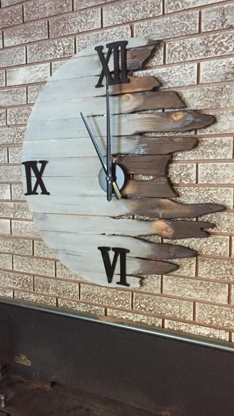 Homemade Clocks, Wood Clock Design, Palette Furniture, Diy Yard Games, Industrial Clocks, Rustic Wall Clocks, Handmade Wall Clocks, Rustic Clock, Diy Clock Wall