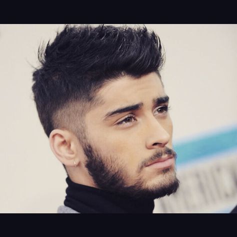 My Muslim brother Zayn Malik has left One Direction. I am sad to see that one of the most visible Muslims in the public sphere will no longer be part of that team. I hope he starts his own thing and can further contribute to the Muslim American public image in a positive and contributing light. Beard Styles For Teenagers, Beard Neckline, Popular Beard Styles, Growing Facial Hair, Zayn Malik Hairstyle, Boy Haircuts Short, Zayn Malik Style, Short Beard, Beard Styles For Men