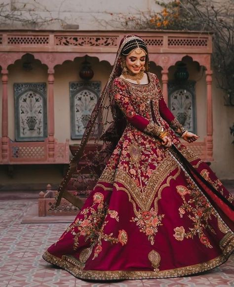 Pakistani Brides Who Showed Us How To Rock An OTT Bridal Look! Pakistan Bridal, Red Bridal Dress, Beautiful Bridal Dresses, Wedding Lehenga Designs, Asian Bridal Dresses, Bridal Lehenga Collection, Bridal Dresses Pakistan, Pakistani Wedding Outfits, Gaun Fashion