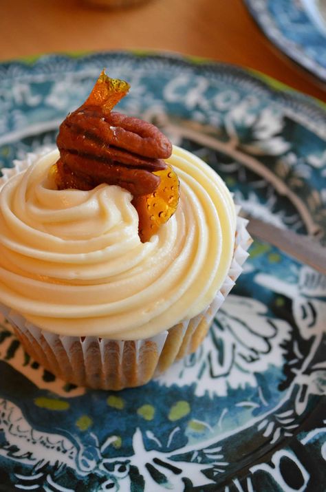 Easy Bake Sale Ideas, Maple Cupcakes, Pecan Cupcakes, Stuffed Cupcakes, Pizza Cupcakes, Creaming Method, Maple Frosting, Sugar Frosting, Pecan Nuts