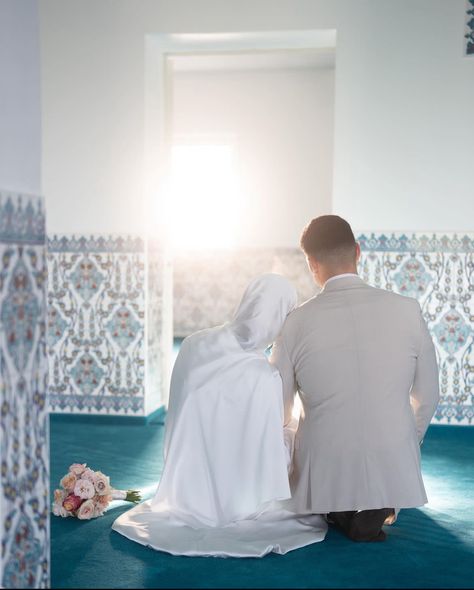 Muslim Wedding Photography, Cute Muslim Couples, Cute Photography, Courthouse Wedding, Muslim Wedding, Couples Poses For Pictures, Poses For Pictures, Profile Pictures, Dress And Heels