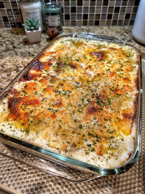 Easy Au Gratin Potatoes - The Tipsy Housewife Easy Au Gratin Potatoes, Fall Recipes Sides, Au Gratin Potatoes Easy, The Tipsy Housewife, Tipsy Housewife, Au Gratin Potatoes, Veggie Side Dish Recipes, Au Gratin Potato Recipes, Gratin Potatoes