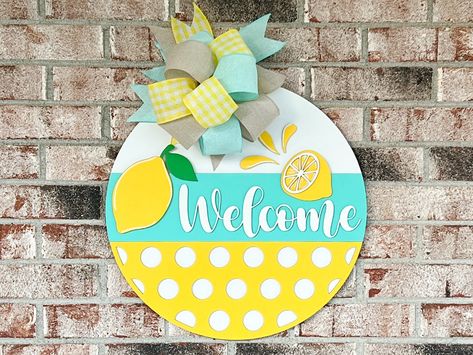 Lemon Door Hanger Wooden, Lemon Crafts, Lemon Theme, Door Hanger Ideas, Summer Decorations, Summer Door Hanger, Burlap Door, Hanger Ideas, Lemon Decor