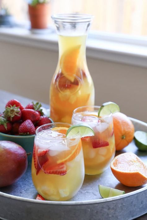 Tropical White Sangria - a naturally sweetened, cocktail recipe. So crisp, refreshing, and perfect for summer gatherings! Sangria Drink, White Sangria Recipe, Sangria Cocktail, Tropical Food, White Sangria, Lemon Drink, Recipes Summer, Sangria Recipes, Alcohol Drink Recipes