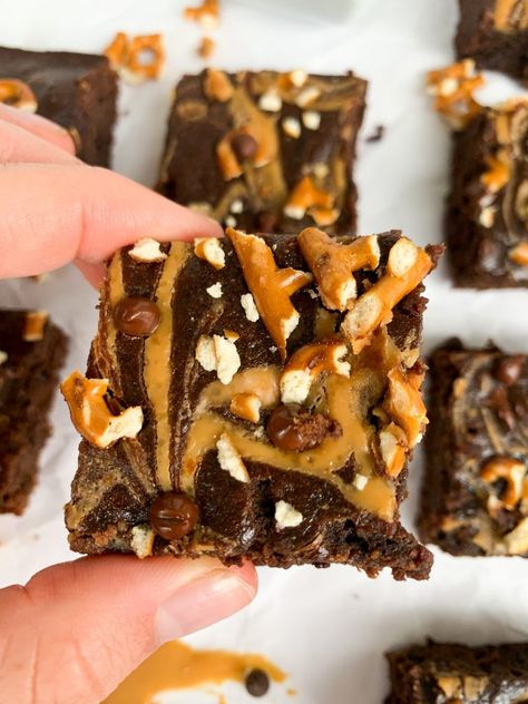 Brownies With Pretzels, Pretzel Brownies, Turtle Brownies, Dairy Free Brownies, Homemade Snickers, Peanut Butter Pretzel, Dairy Free Chocolate Chips, Cookies Bars, Gluten Free Brownies