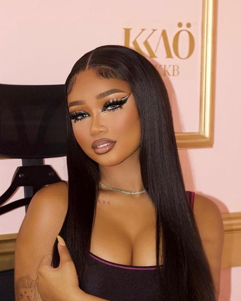 Muse Makeup Look, Khleopatre Hair, Dymondsflawlesss Instagram, Goddess Of Love Makeup, Kkw Beauty Collection, Miami Makeup, Nicki Minaj Met Gala 2022 Makeup, Makeup Guru, Cut Crease