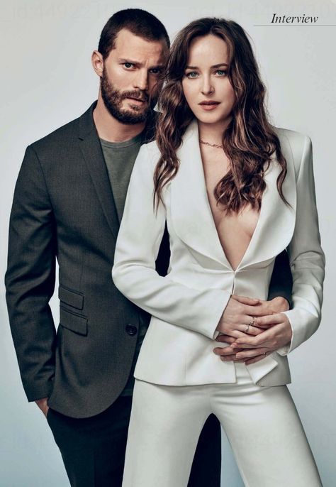 50ShadesUpdates on Twitter: "Every photo shoot has a memory attached for me *sigh* ❤ #JamieDornan #DakotaJohnson… " Dakota Johnson Style, Fifty Shades Movie, Couples Modeling, Fifty Shades Freed, Fifty Shades Darker, Business Portrait, Couple Photoshoot Poses, Foto Poses, 50 Shades Of Grey