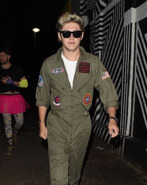 When He Dressed Up as a Pilot and Flew Right Onto Your Radar 80s Birthday, Niall Horan Baby, One Direction Niall, 80's Party, Laura Whitmore, Irish Singers, Irish Princess, 80s Party, 80s Movies