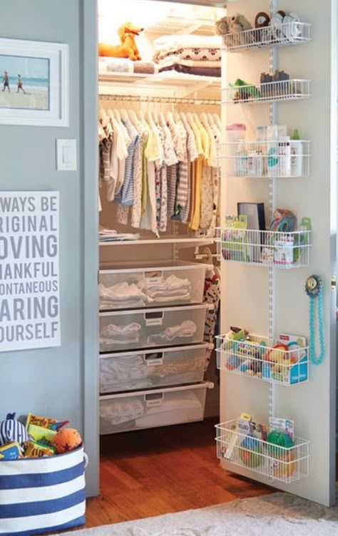 19 Small Nursery Ideas - Chaylor & Mads Neutral Organization, Perlengkapan Bayi Diy, Kids Bedroom Organization, Nursery Closet Organization, Baby Closet Organization, Baby Clothes Storage, Baby Nursery Organization, Baby Room Organization, Room Girl