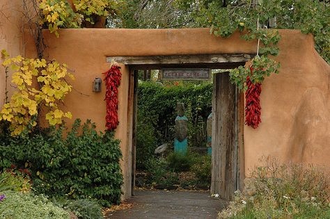 Santa Fe Courtyard Santa Fe Style Homes, New Mexico Style, New Mexico Homes, Courtyard Entry, Southwestern Home, Adobe House, Santa Fe Style, Southwest Decor, Spanish Style Homes