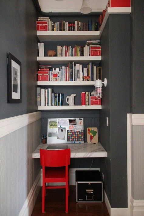 Yes, You Can Fit A Home Office Into Your Tiny Home Small Corner Desk, Desk Nook, Tiny Home Office, Tiny Office, Closet Office, Small Home Offices, Office Nook, Study Nook, Small Closet