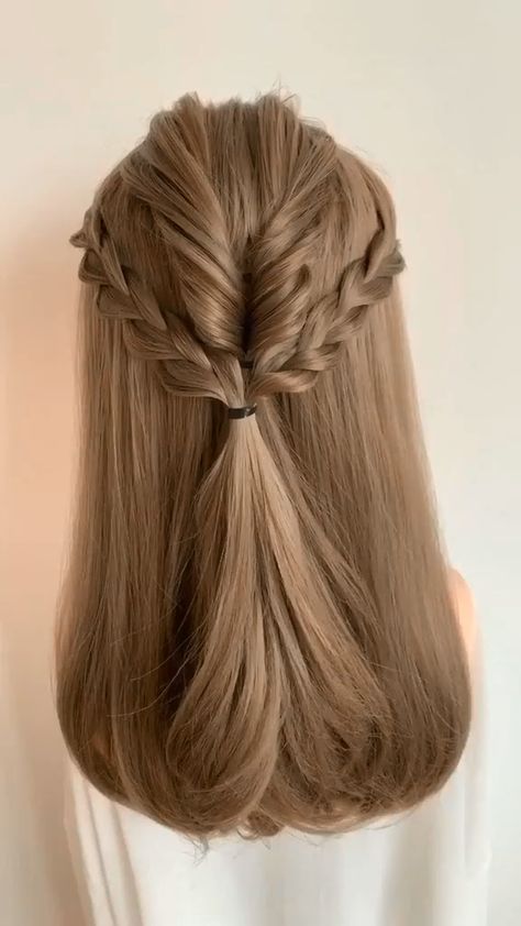 20 Simple and Easy Hairstyles for Your Daily Look - Pretty Designs Braided Hairstyles For Long Hair, Hair Step By Step, Fesyen Rambut, 2024 Prom, Long Hair Video, Hair Braid Videos, Hair Tutorials Easy, Short Hair Tutorial, Peinados Fáciles Para Cabello Corto