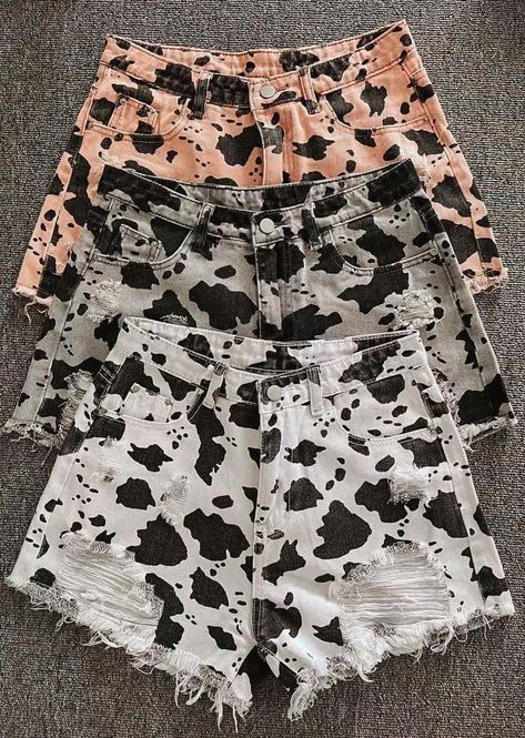 #denim #shorts #cowprint #country #summer #cowprint Cow Print Clothes, Cow Print Stuff, Cow Print Shorts, Casual Country Outfits, Southern Outfits, Country Style Outfits, Western Wear Outfits, Athletic Build, Cute Country Outfits