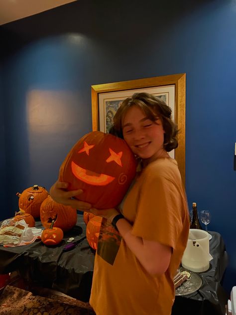 Pumpkin Carving Pose Reference, Holding A Pumpkin Reference, Holding Pumpkin Pose Reference, Holding Pumpkin Pose, Halloween Teenage Girl, Halloween Pose Reference, Pumpkin Girl, Pumpkin Drawing, Couple Poses Reference