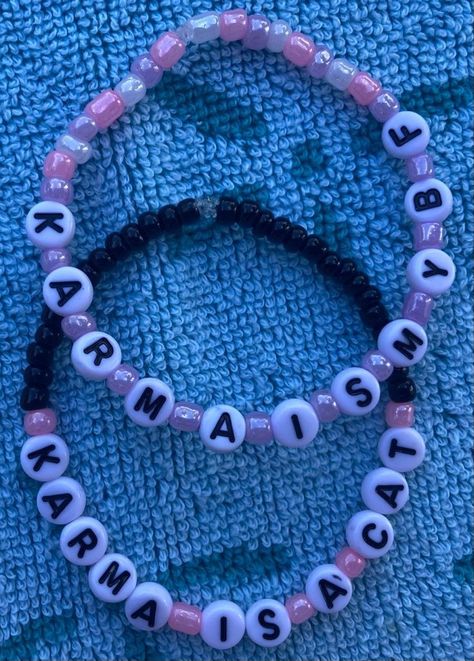 Taylor Swift Friendship Bracelet Midnight, Taylor Swift Eras Bracelet Ideas Funny, Getaway Car Bracelet Taylor Swift, Taylor Swift Duo Bracelets, Taylor Swift Song Bracelets, Midnights Make Up Look Taylor Swift, Taylor Swift Midnights Make Up, Taylor Swift Beaded Bracelet Ideas, Era Tour Bracelet Ideas