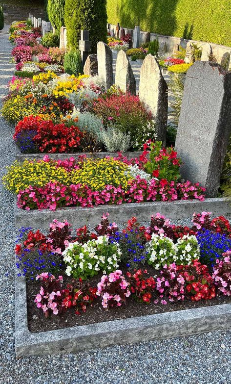 Grindelwald Switzerland – What we did on our 3 nights there! Grave Landscaping, Gravestone Ideas, Grave Garden, Grave Ideas, Monument Ideas, Planning Garden, Beginners Garden, Grindelwald Switzerland, House Gardening