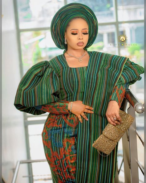 Aso Ebi Creativity to the 🌍! on Instagram: “We love this vintage aso oke look put together by glam team:   💚✨muse:  @queenola2  Makeup and gele @oteniaramakeovers  Asooke…” Women Gown, Glam Team, Flared Dresses, Tunics For Women, African Weddings, Kente Dress, Classy Gowns, African Traditional Wedding, Kente Styles