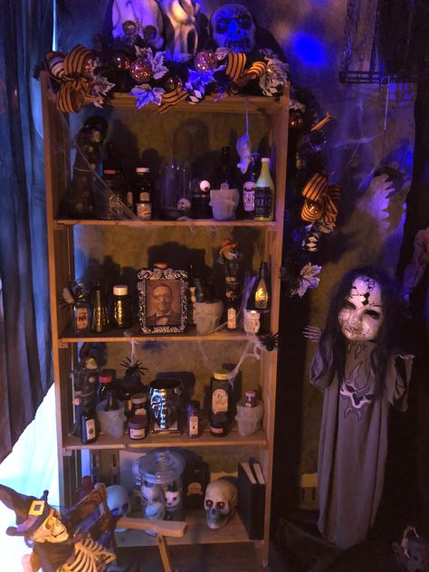 Halloween Cemetery Ideas, Voodoo Decor, Witch Lair, Haunted Theater, Witch Background, Rip 20s, Cemetery Ideas, Witch Decorations, Halloween Cemetery