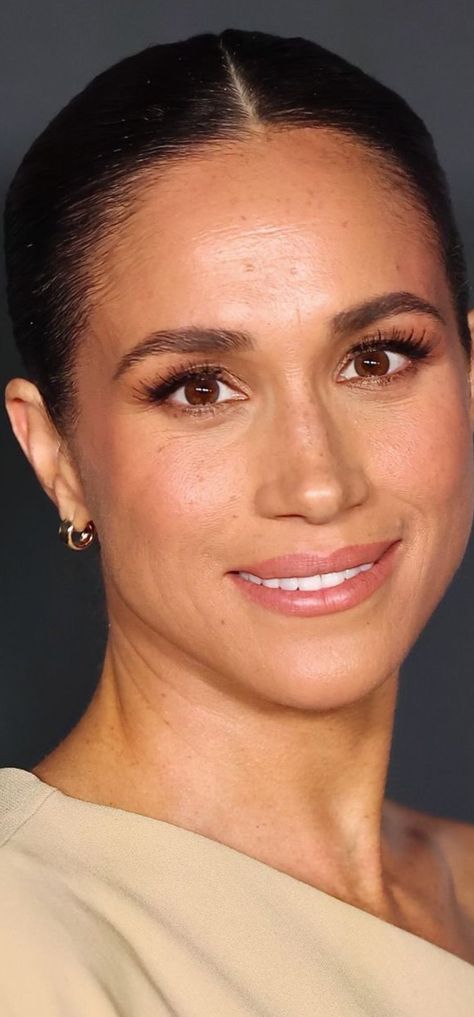 Meghan Markle Ponytail, Megan Markle Nose, Meghan Markle 2023, Meghan Markle Makeup, Meghan Markel, Power Of Women, Wedding Glam, Style Staples, Princess Meghan