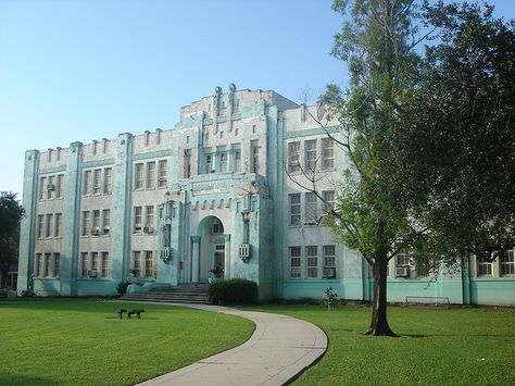 Possibly the prettiest art deco school in ALL of New Orleans--Eleanore McMain Secondary School by anthonyturducken, via Flickr Familiar Places, Drawings Tutorials, New Orleans French Quarter, Deco Architecture, Mid Century Architecture, Architecture Ideas, Historical Design, Design Movements, Art Deco Architecture