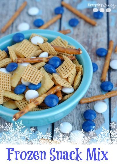 Looking for great easy Disney Frozen Themed food? Sven's Snack Mix is perfect for a Disney Frozen birthday party or a Disney Frozen viewing party. Frozen Themed Food, Frozen Bday Party, Disney Frozen Birthday Party, Disney Frozen Party, Disney Frozen Birthday, Frozen Themed Birthday Party, Frozen Snack, Themed Food, Frozen Theme Party