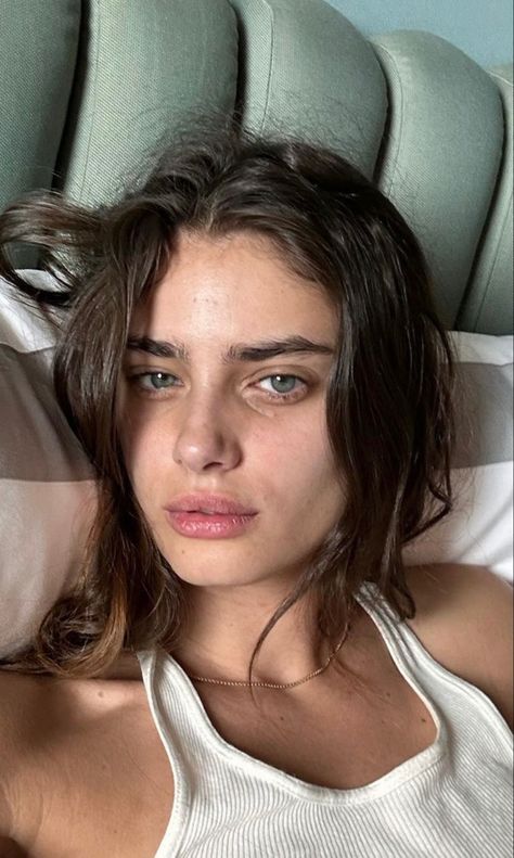 Diy Acne, Taylor Marie Hill, Taylor Hill, Model Face, Acne Marks, Beautiful Skin, Beauty Face, Pretty Face, Good Skin