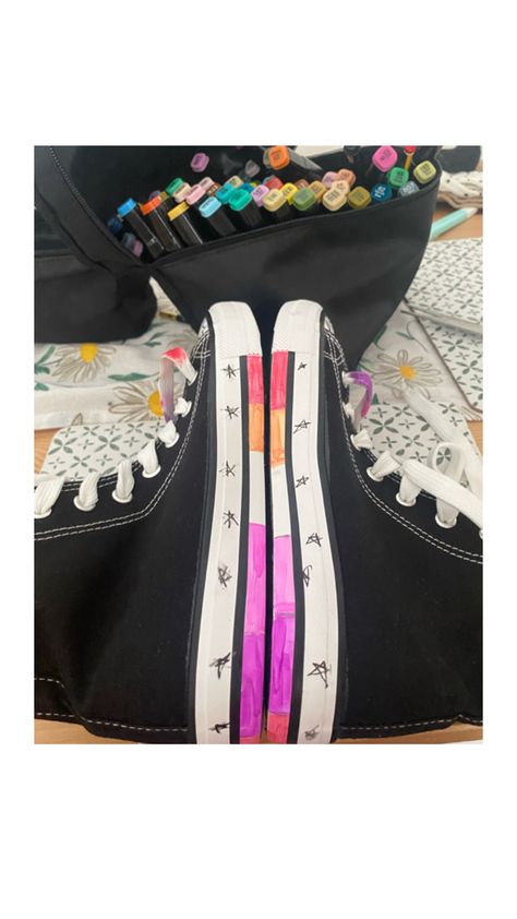 Lesbian converse :D Doodle Shoes, Diy Converse, Sharpie Shoes, Shoes Drawing, On Shoes, Nice Shoes, All Star, Converse