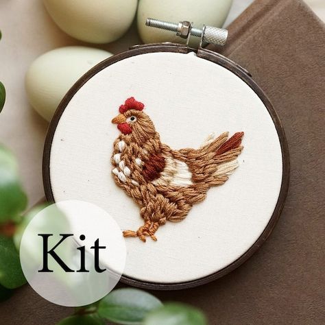 Hen Embroidery, Embroidered Hats Ideas, Beginner Embroidery, Beginner Embroidery Kit, Red Hen, Diy Art Projects, Animal Embroidery, Slow Stitching, Embroidery For Beginners