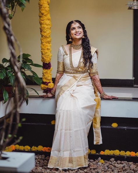 Kerala Wedding Look Bride, Wedding Set Saree Kerala, Sari Without Blouse, Set Saree Bridal Look, South Indian Wedding Saree White, Kerala Saree Poses Photoshoot Ideas, Bridal Saree Jacket Designs Sri Lanka, Bride Photoshoot Kerala, Brides Of Kerala