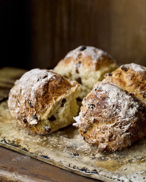 Spotted dog is an enriched soda bread made with sugar, sultanas and egg. Cherie Denham shares her recipe for this Irish farmhouse classic. Fruit Loaf Recipe, Raisin Loaf, Irish Farmhouse, Irish Kitchen, Irish Bread, Freezable Meals, Spotted Dog, Soda Recipe, Irish Soda