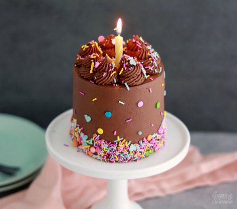 Watercolor Cake Tutorial, Birthday Cake Inspiration, Food Photography Background, Chocolate Birthday Cake, Mini Bolo, Mini Torte, Tiny Cakes, Cake With Buttercream, Watercolor Cake