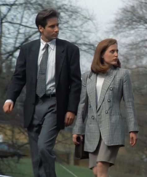 Dana Scully Costume, David And Gillian, Chris Carter, Mulder Scully, Fox Mulder, Dana Scully, David Duchovny, Movies And Series, Gillian Anderson