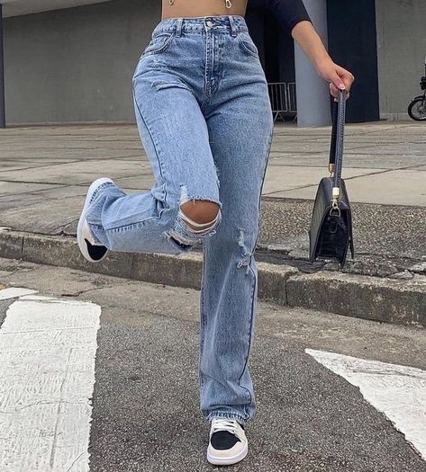 Jeans Women High Waist, Mode Harajuku, Celana Fashion, Ripped Jeans Style, Mama Jeans, Harem Jeans, Ripped Jeans Women, Mom Pants, Denim Outfits