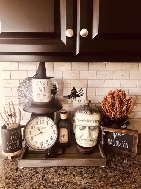 Farmhouse Halloween Kitchen, Spooky Farmhouse Decor, Halloween Themed Kitchen, 2023 Halloween Decor, Halloween Decorations 2023, Spooky Kitchen Decor, Halloween Decor 2023, Kitchen Halloween Decor Ideas, Halloween 2023 Trends