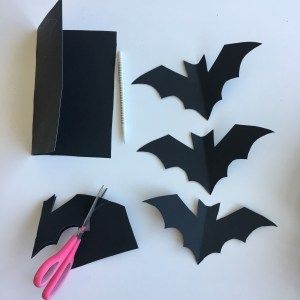 Sophisticated Halloween Party, Diy Halloween Party Decor, Batman Theme Party, Origami Decor, Diy Halloween Party, Batman Halloween, Halloween Party Decor Diy, Easy Diy Halloween Decorations, Ghost Diy