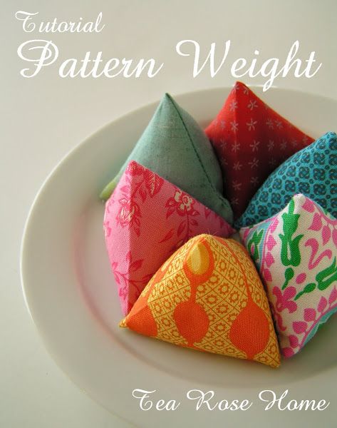 Tea Rose Home: Tutorial~ Pattern Weight with Free PDF Pattern! Pattern Weights, Free Pdf Pattern, Costura Diy, Beginner Sewing Projects Easy, Small Sewing Projects, Creation Couture, Sewing Rooms, Tea Rose, Sewing Projects For Beginners