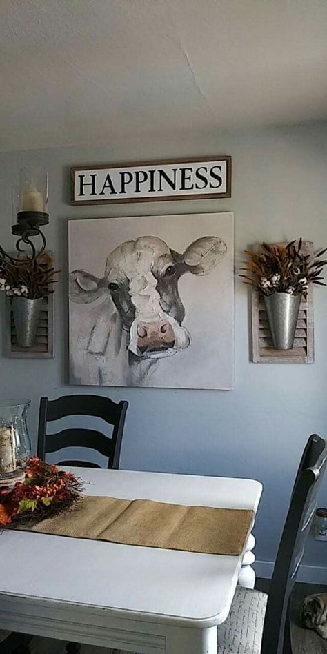 Cow Wall Decor Bedroom, Farmhouse Cow Kitchen, Cow Themed Dining Room, Highland Cow Home Decor Ideas, Cow Themed Kitchen Farmhouse, Cow Pictures Decor Bedroom, Cow Pictures Decor Living Room Farmhouse, Cow Bedroom Decor Farmhouse Style, Cow Farmhouse Decor