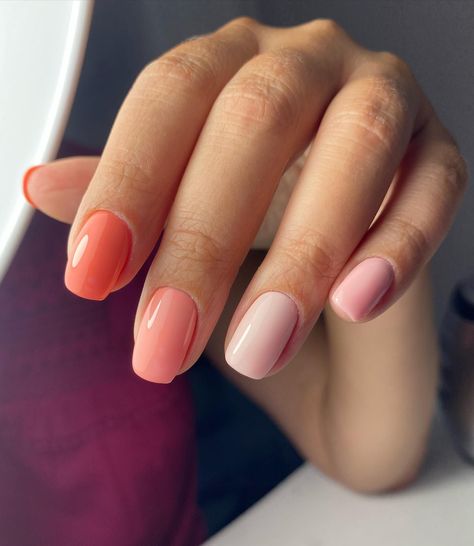 Stay on-trend with these chic ombre peach nail looks! Whether you prefer short almond nails or long coffin shapes, there's a stylish design here to suit every preference. Coral White Ombre Nails, Ombré Coral Nails, Peach Ombré Nails, Peach Pink Ombre Nails, Ombre Nails Peach Coral, Nail Thang, Coral Ombre Nails, Ombre Nail Design, Light Peach Color