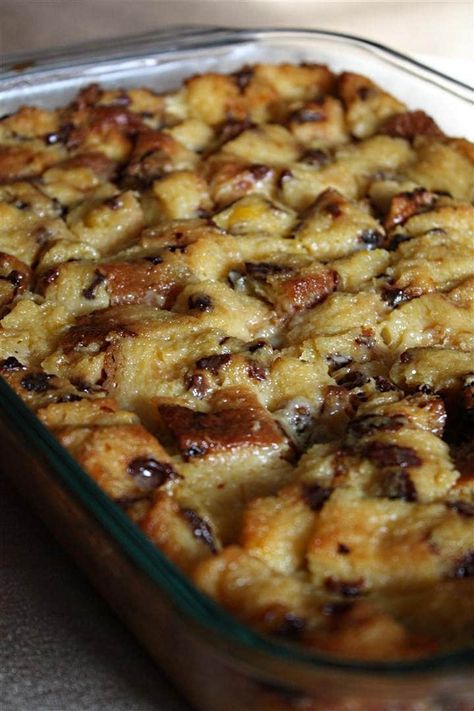 Pantone Bread Pudding, Panettone Bread Pudding Ina Garten, Bread Pudding Breakfast, Panatone Bread, Breakfast Christmas Morning, Caramel Extract, Christmas Panettone, Panettone Bread Pudding, Cinnamon Sauce