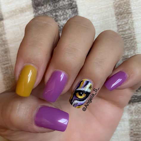 Clemson Tiger Nails, Lsu Nails Designs Purple Gold, Lsu Nails Designs, Lsu Nails, Ravens Nails, Nails Tiger, Nails Football, Nails Xoxo, Football Nail Designs