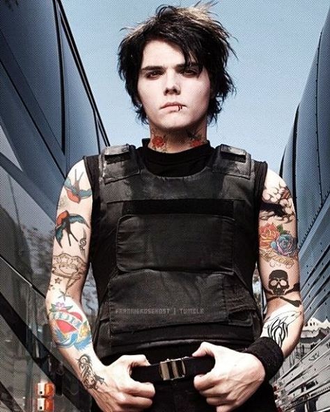 okay but imagine Gerard with all these edgy ass tattoos... #gerardway Gerald Way, Drag King, I Love Mcr, Solo Music, Mikey Way, Band Memes, Frank Iero, How To Make Comics, Gerard Way